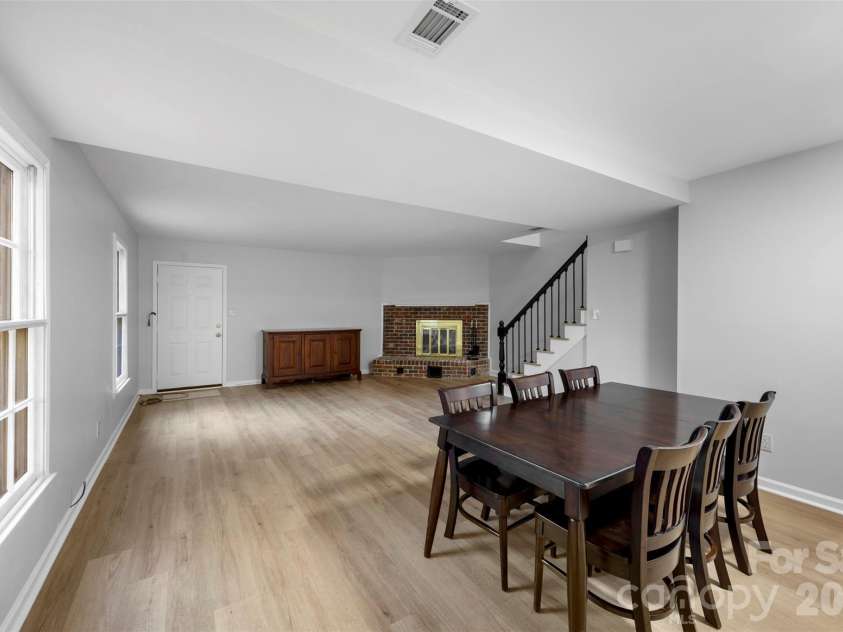 809 Jamestown Drive, Gastonia, NC 28056.  MLS# CAR4374027, YatesRealty ID 15730. 