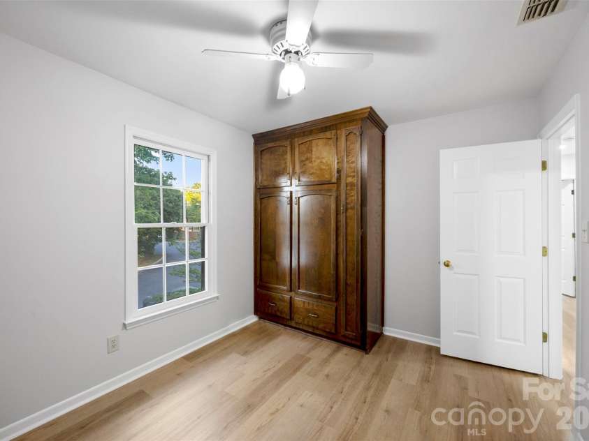 809 Jamestown Drive, Gastonia, NC 28056.  MLS# CAR4374027, YatesRealty ID 15730. 