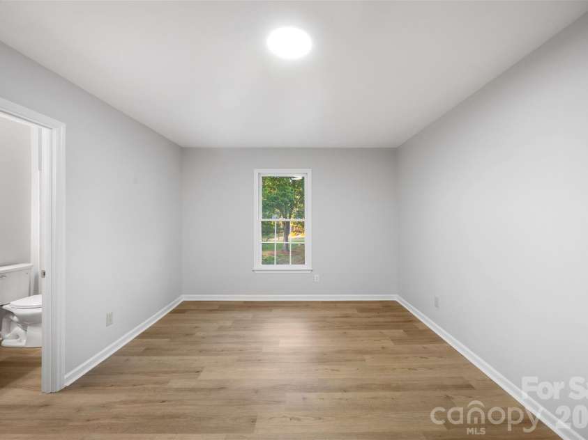 809 Jamestown Drive, Gastonia, NC 28056.  MLS# CAR4374027, YatesRealty ID 15730. 