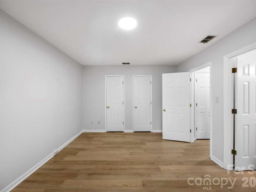 809 Jamestown Drive, Gastonia, NC 28056.  MLS# CAR4374027, YatesRealty ID 15730. 