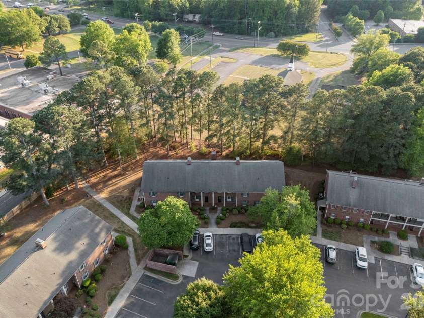 809 Jamestown Drive, Gastonia, NC 28056.  MLS# CAR4374027, YatesRealty ID 15730. 