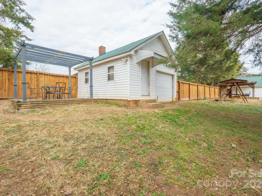 4039 Hartland Road, Lenoir, NC 28645.  MLS# CAR4252113, YatesRealty ID 15731. 