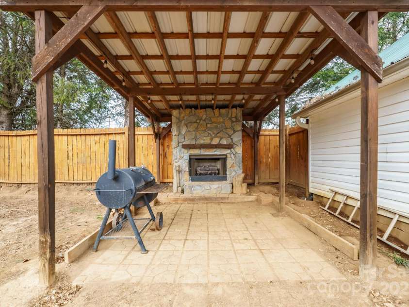 4039 Hartland Road, Lenoir, NC 28645.  MLS# CAR4252113, YatesRealty ID 15731. 