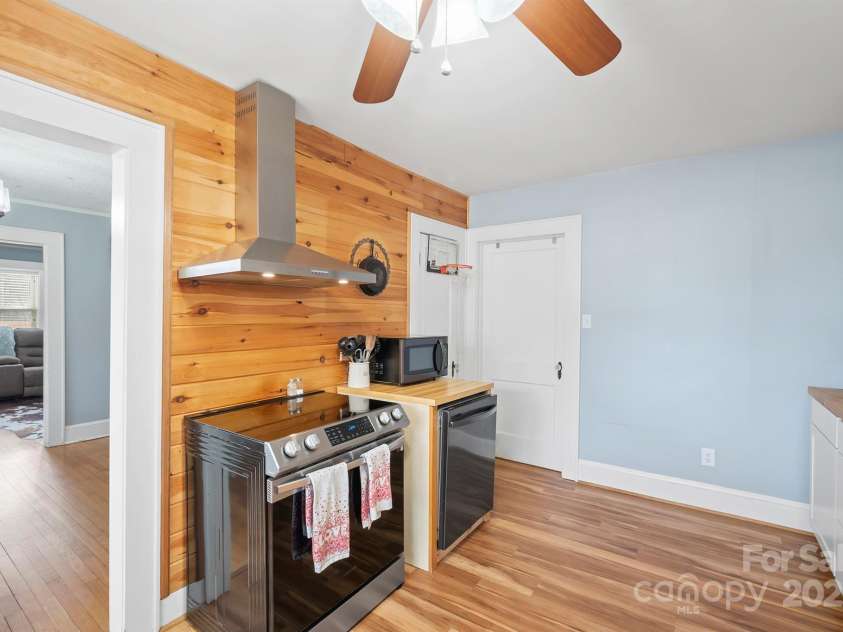 4039 Hartland Road, Lenoir, NC 28645.  MLS# CAR4252113, YatesRealty ID 15731. 