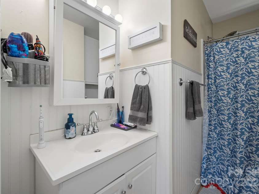 4039 Hartland Road, Lenoir, NC 28645.  MLS# CAR4252113, YatesRealty ID 15731. 