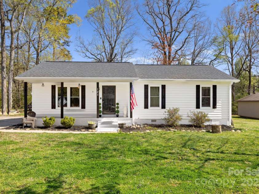 121 Country Lane, Belmont, NC 28012.  MLS# CAR4239648, YatesRealty ID 15732. 