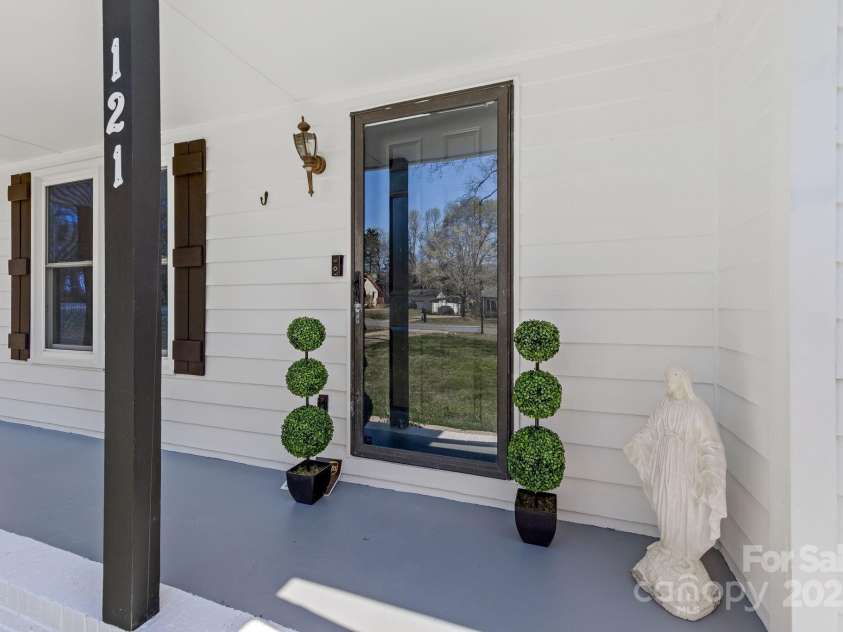 121 Country Lane, Belmont, NC 28012.  MLS# CAR4239648, YatesRealty ID 15732. 