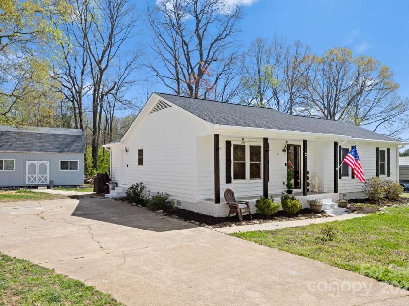 121 Country Lane, Belmont, NC 28012.  MLS# CAR4239648, YatesRealty ID 15732. 