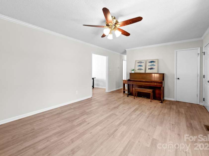 121 Country Lane, Belmont, NC 28012.  MLS# CAR4239648, YatesRealty ID 15732. 