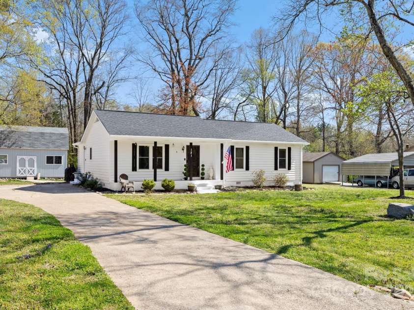 121 Country Lane, Belmont, NC 28012.  MLS# CAR4239648, YatesRealty ID 15732. 