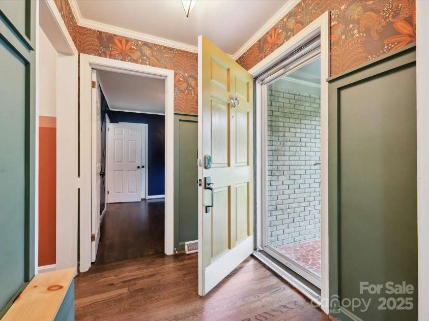 827 Fairbanks Road, Charlotte, NC 28210.  MLS# CAR4260637, YatesRealty ID 15733. 