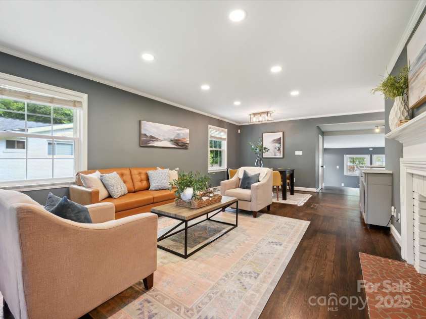 827 Fairbanks Road, Charlotte, NC 28210.  MLS# CAR4260637, YatesRealty ID 15733. 