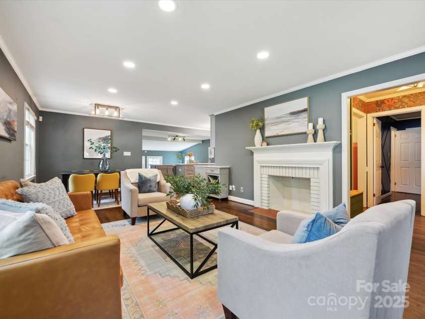 827 Fairbanks Road, Charlotte, NC 28210.  MLS# CAR4260637, YatesRealty ID 15733. 