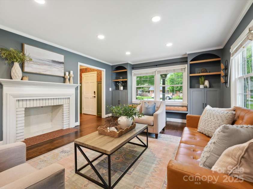 827 Fairbanks Road, Charlotte, NC 28210.  MLS# CAR4260637, YatesRealty ID 15733. 
