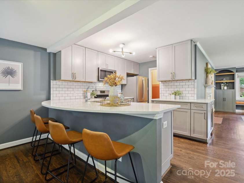 827 Fairbanks Road, Charlotte, NC 28210.  MLS# CAR4260637, YatesRealty ID 15733. 