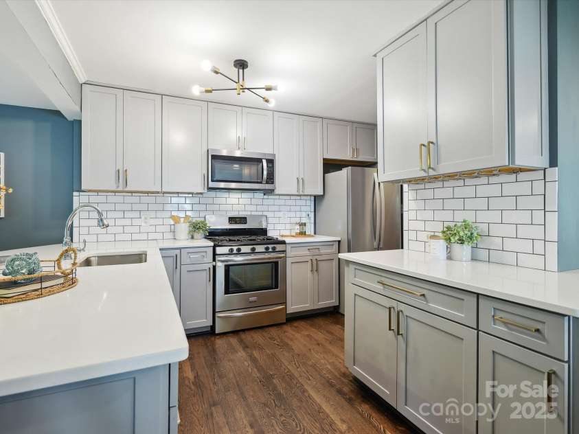 827 Fairbanks Road, Charlotte, NC 28210.  MLS# CAR4260637, YatesRealty ID 15733. 