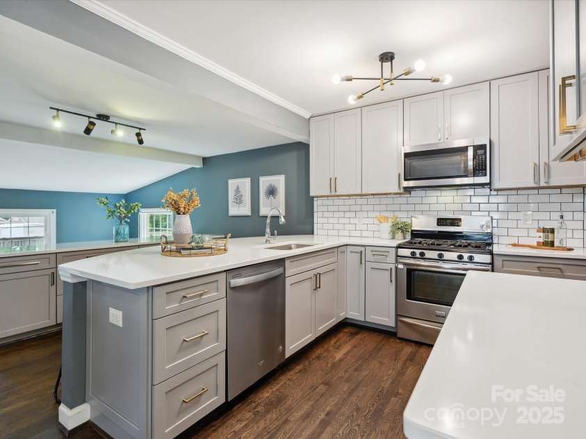 827 Fairbanks Road, Charlotte, NC 28210.  MLS# CAR4260637, YatesRealty ID 15733. 