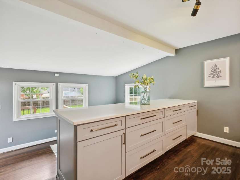 827 Fairbanks Road, Charlotte, NC 28210.  MLS# CAR4260637, YatesRealty ID 15733. 