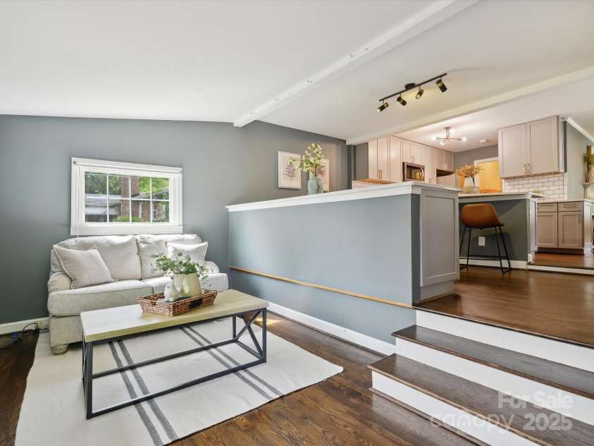 827 Fairbanks Road, Charlotte, NC 28210.  MLS# CAR4260637, YatesRealty ID 15733. 