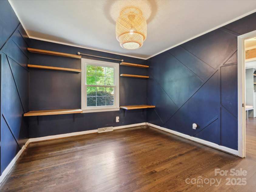 827 Fairbanks Road, Charlotte, NC 28210.  MLS# CAR4260637, YatesRealty ID 15733. 
