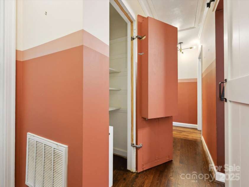 827 Fairbanks Road, Charlotte, NC 28210.  MLS# CAR4260637, YatesRealty ID 15733. 