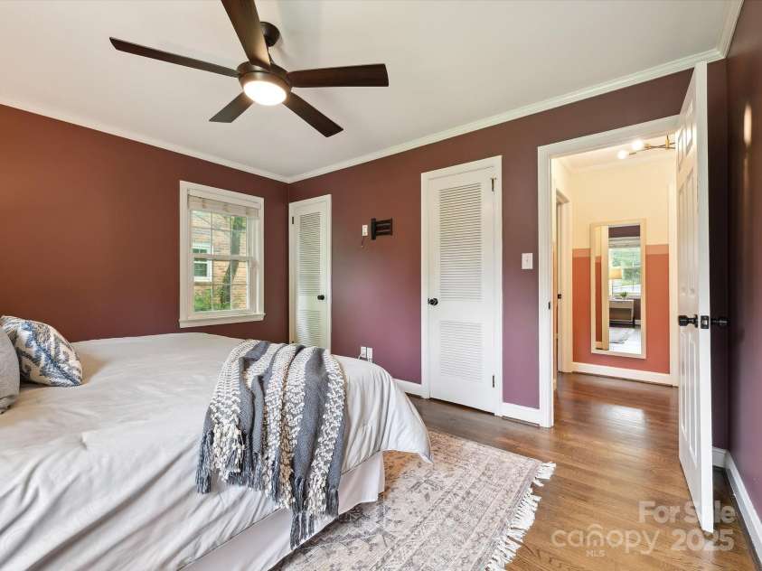 827 Fairbanks Road, Charlotte, NC 28210.  MLS# CAR4260637, YatesRealty ID 15733. 