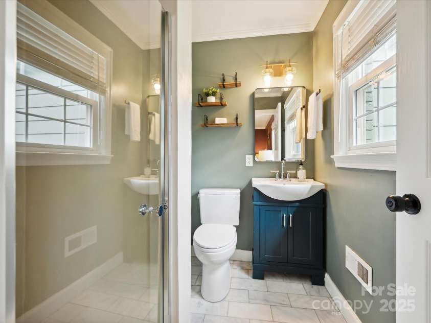 827 Fairbanks Road, Charlotte, NC 28210.  MLS# CAR4260637, YatesRealty ID 15733. 