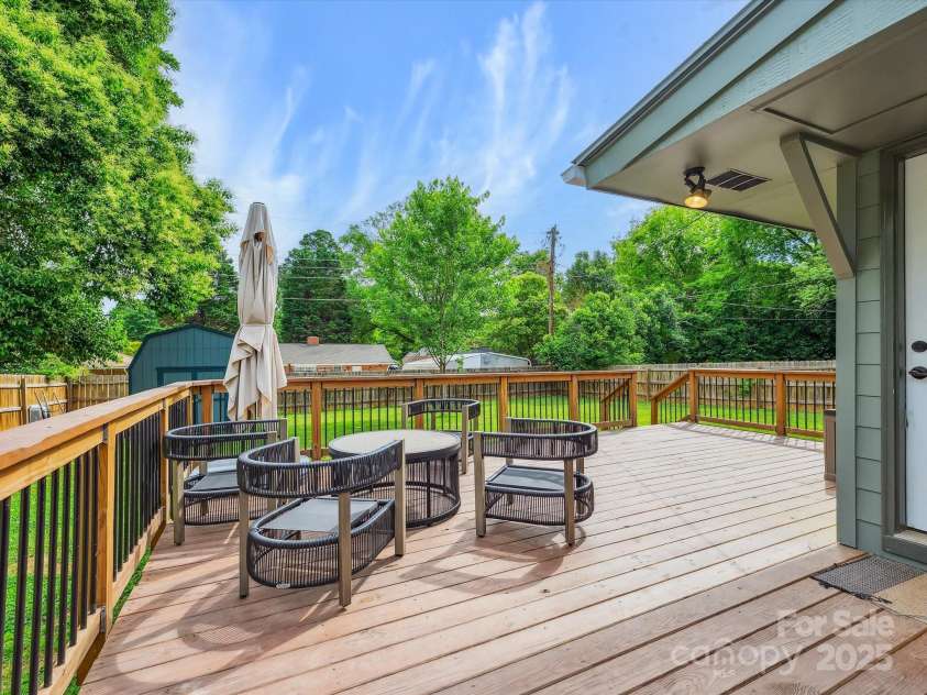 827 Fairbanks Road, Charlotte, NC 28210.  MLS# CAR4260637, YatesRealty ID 15733. 