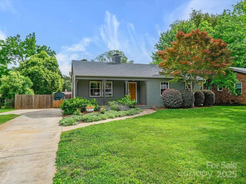 827 Fairbanks Road, Charlotte, NC 28210.  MLS# CAR4260637, YatesRealty ID 15733. 