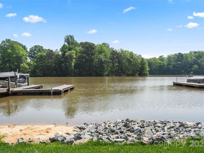 136 Preston Road, Mooresville, NC 28117.  MLS# CAR4257525, YatesRealty ID 15734. 