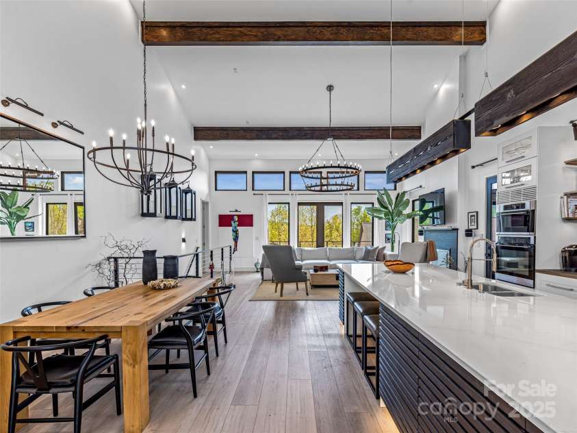 11 Bayonne Trail, Asheville, NC 28804.  MLS# CAR4250937, YatesRealty ID 15735. Bright and light with a soaring ceiling