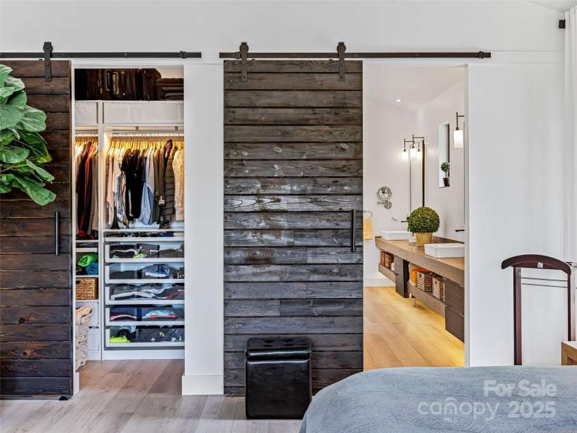 11 Bayonne Trail, Asheville, NC 28804.  MLS# CAR4250937, YatesRealty ID 15735. Creativity at every turn