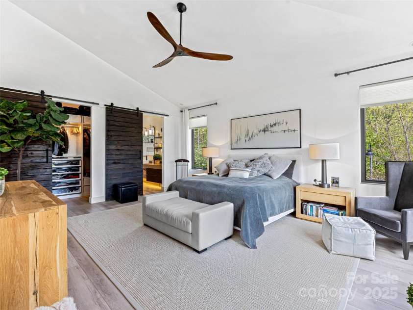 11 Bayonne Trail, Asheville, NC 28804.  MLS# CAR4250937, YatesRealty ID 15735. Main floor primary suite