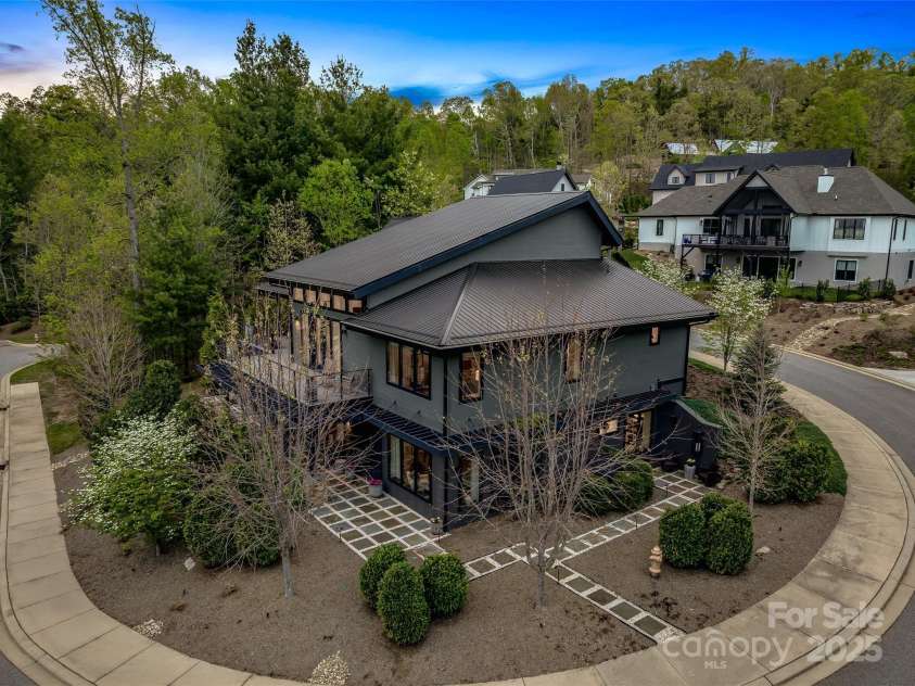 11 Bayonne Trail, Asheville, NC 28804.  MLS# CAR4250937, YatesRealty ID 15735. Mature, minimal care landscaping to blend with this mountain neighborhood