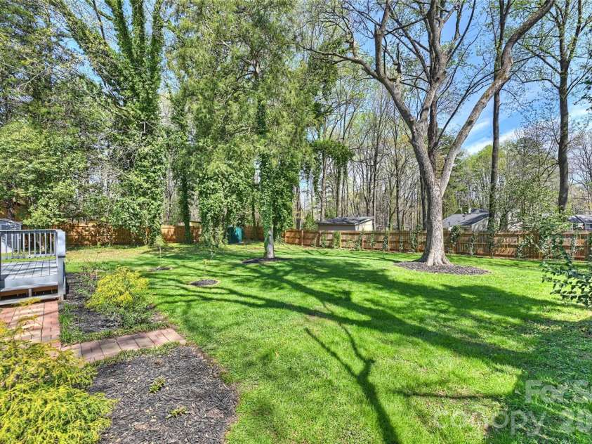 3724 Cobbleridge Drive, Charlotte, NC 28215.  MLS# CAR4362889, YatesRealty ID 15737. Back Yard