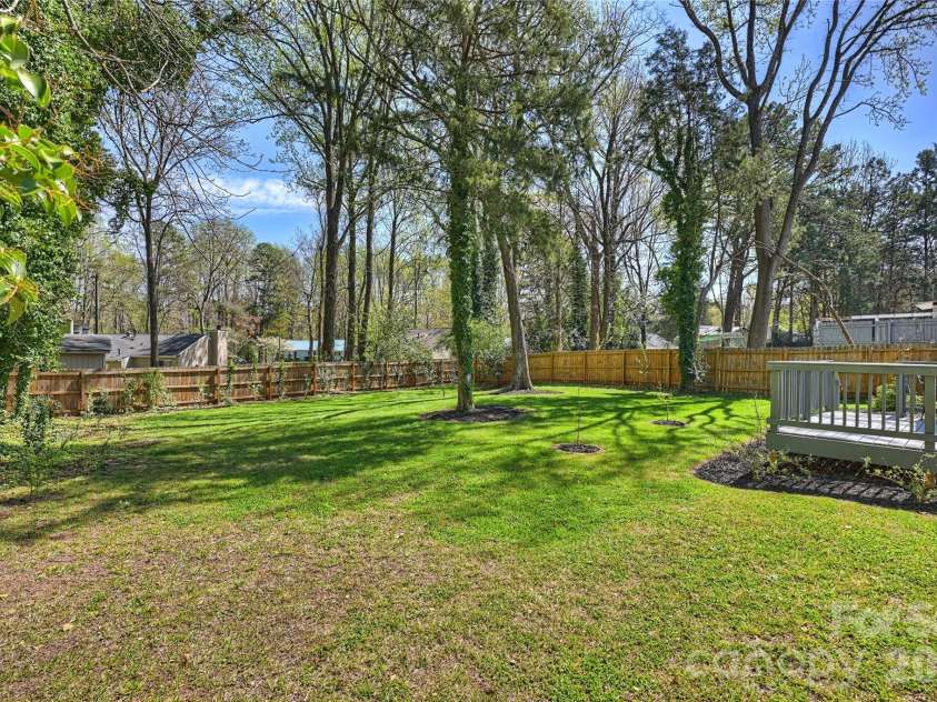 3724 Cobbleridge Drive, Charlotte, NC 28215.  MLS# CAR4362889, YatesRealty ID 15737. Back Yard