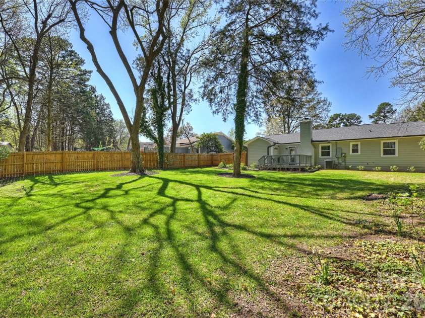 3724 Cobbleridge Drive, Charlotte, NC 28215.  MLS# CAR4362889, YatesRealty ID 15737. Back Yard