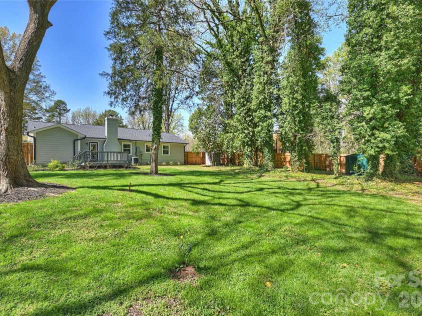 3724 Cobbleridge Drive, Charlotte, NC 28215.  MLS# CAR4362889, YatesRealty ID 15737. Back Yard