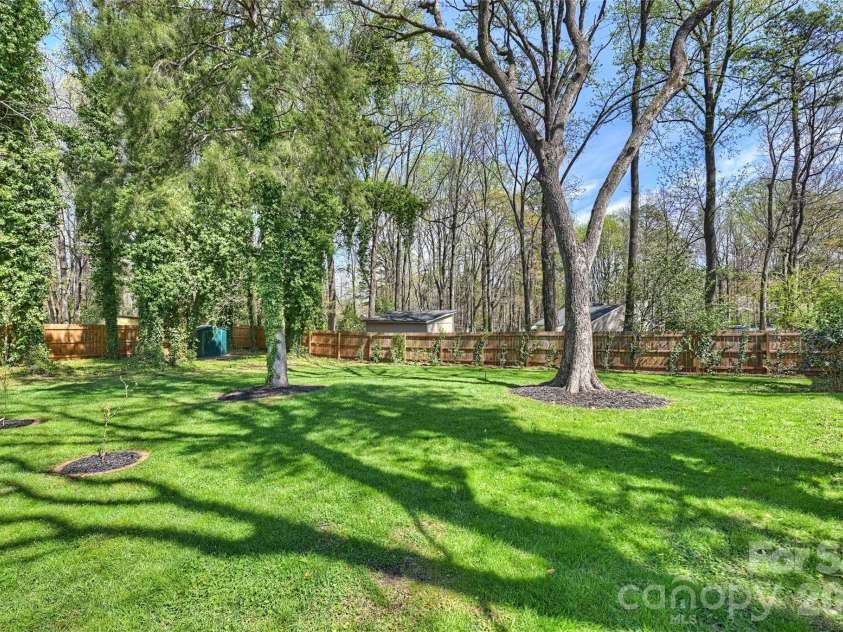 3724 Cobbleridge Drive, Charlotte, NC 28215.  MLS# CAR4362889, YatesRealty ID 15737. Back Yard