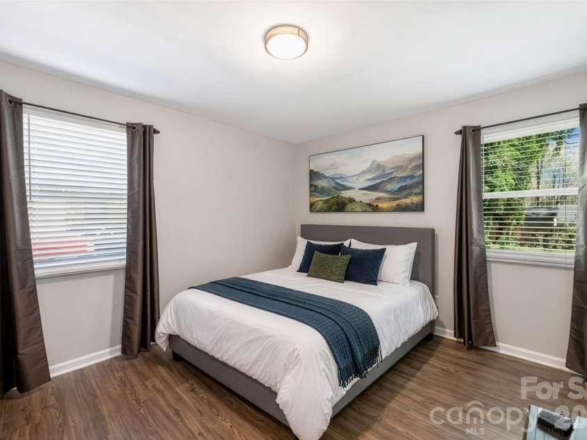 3724 Cobbleridge Drive, Charlotte, NC 28215.  MLS# CAR4362889, YatesRealty ID 15737. Bedroom 2