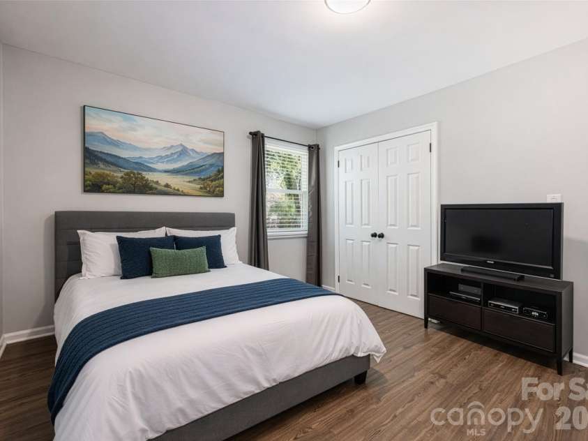3724 Cobbleridge Drive, Charlotte, NC 28215.  MLS# CAR4362889, YatesRealty ID 15737. Bedroom 2