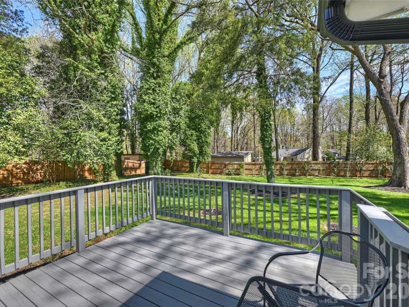 3724 Cobbleridge Drive, Charlotte, NC 28215.  MLS# CAR4362889, YatesRealty ID 15737. Deck