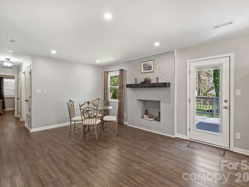 3724 Cobbleridge Drive, Charlotte, NC 28215.  MLS# CAR4362889, YatesRealty ID 15737. Dining Room