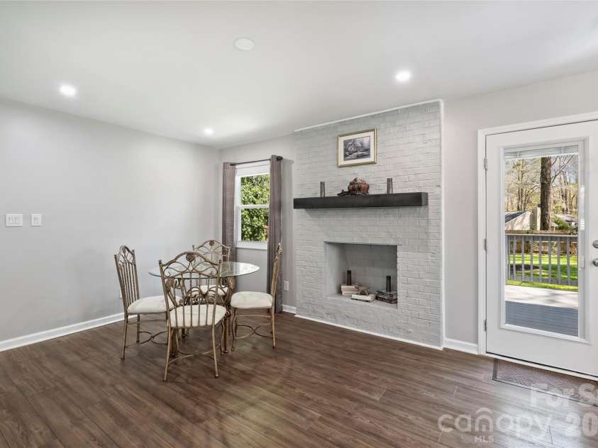 3724 Cobbleridge Drive, Charlotte, NC 28215.  MLS# CAR4362889, YatesRealty ID 15737. Dining Room