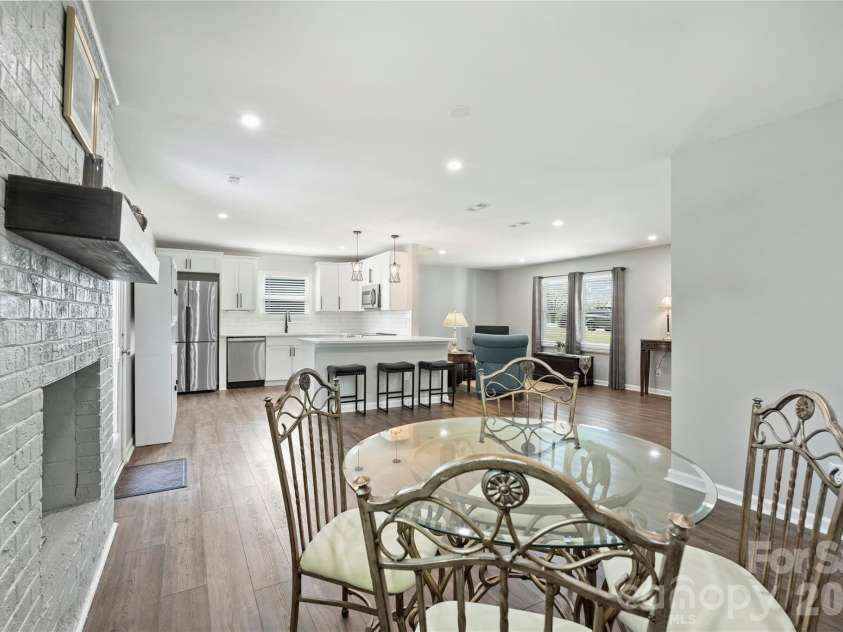 3724 Cobbleridge Drive, Charlotte, NC 28215.  MLS# CAR4362889, YatesRealty ID 15737. Dining Room