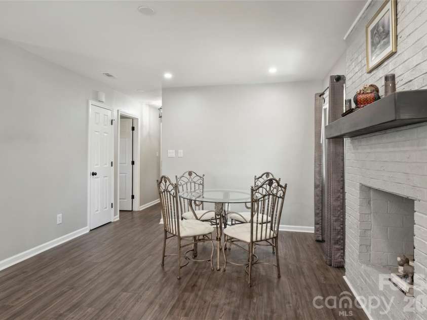 3724 Cobbleridge Drive, Charlotte, NC 28215.  MLS# CAR4362889, YatesRealty ID 15737. Dining Room