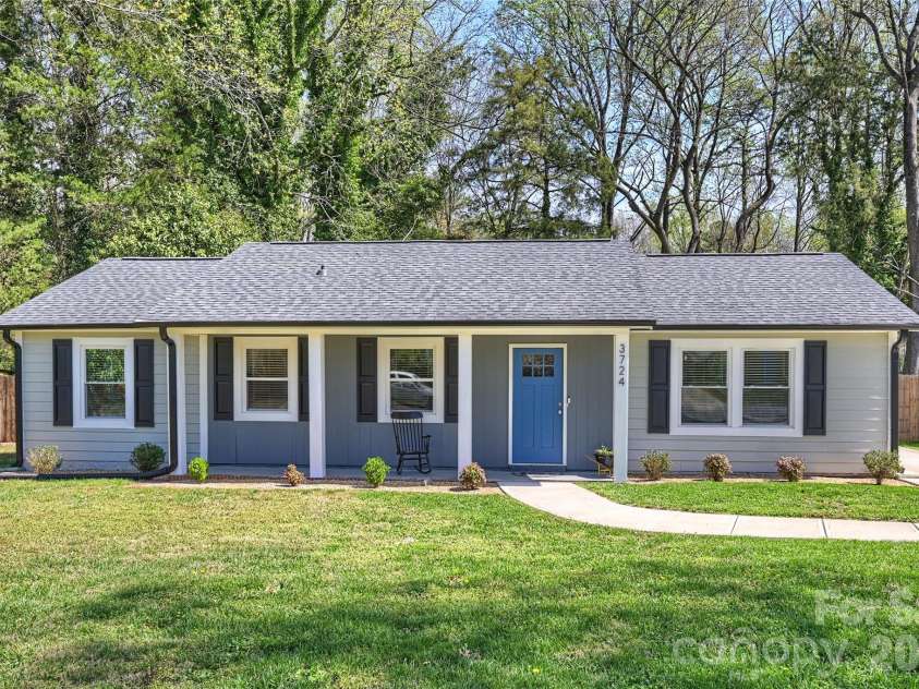 3724 Cobbleridge Drive, Charlotte, NC 28215.  MLS# CAR4362889, YatesRealty ID 15737. Front Exterior