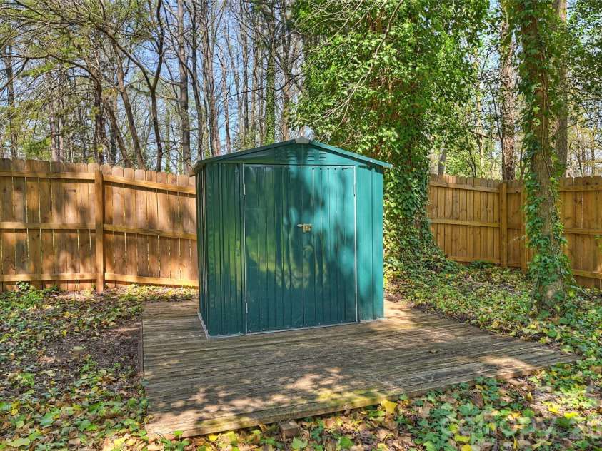 3724 Cobbleridge Drive, Charlotte, NC 28215.  MLS# CAR4362889, YatesRealty ID 15737. Shed