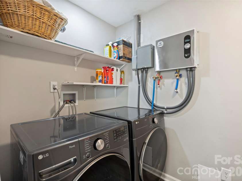 3724 Cobbleridge Drive, Charlotte, NC 28215.  MLS# CAR4362889, YatesRealty ID 15737. Utility Room