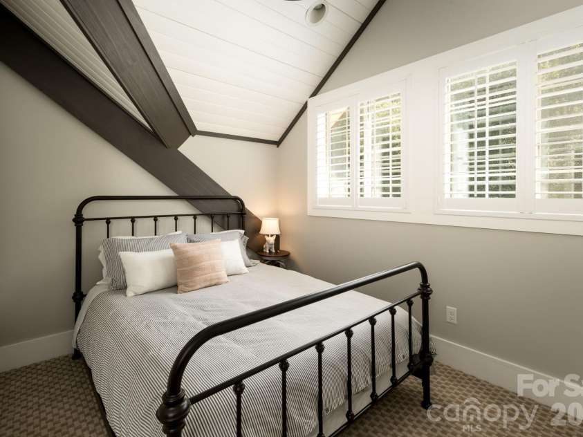 20 Waterford Lakes Drive, Fletcher, NC 28732.  MLS# CAR4361440, YatesRealty ID 15738. 